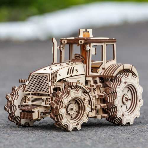 Drevený 3D model traktora
