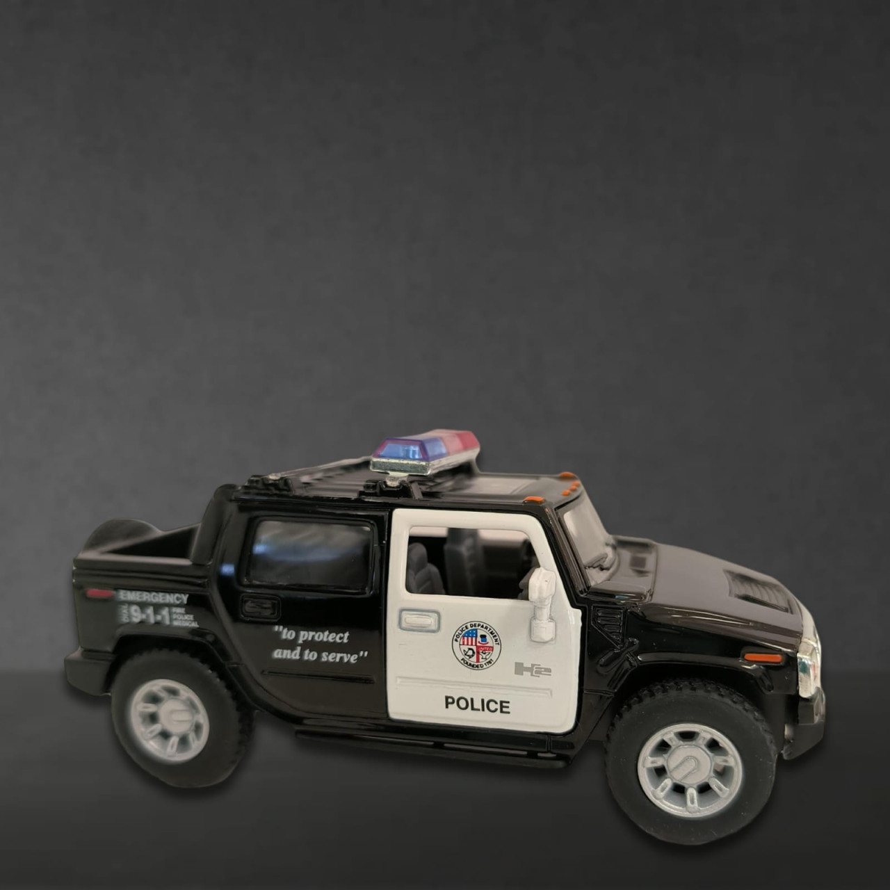 Kovový model policejního auta Hummer H2 SUT