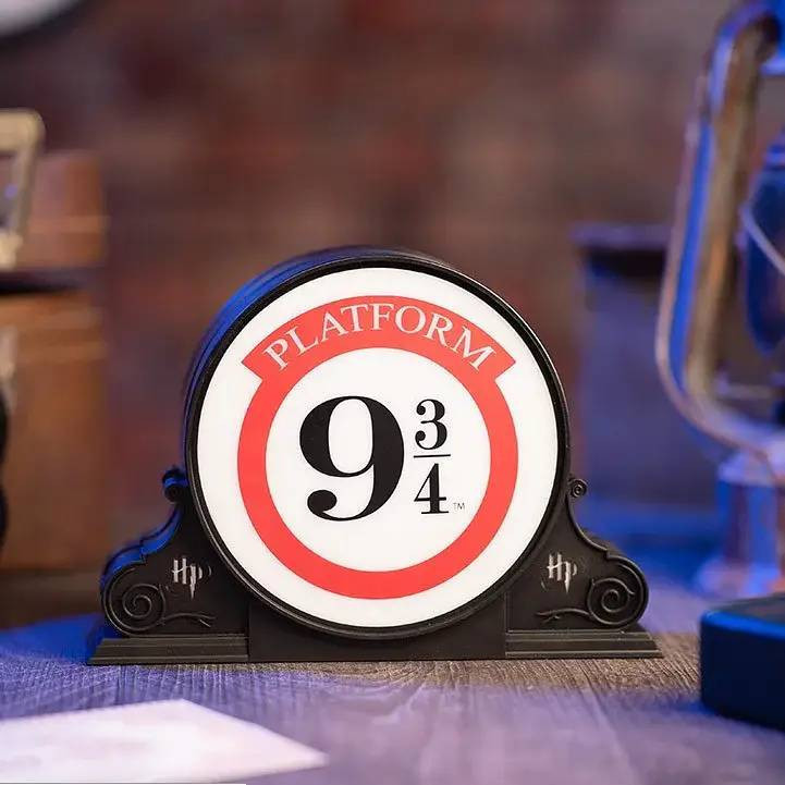 Výhodný set pro fanoušky Harryho Potter se zápisníkem a lampou