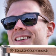 Brýle Classic – černé čočky + černé obroučky + tmavý ořech s gravírováním