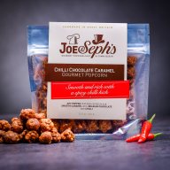 Luxusní, lehce pikantní popcorn Joe & Seph's s příchutí chilli, čokolády a karamelu 32 g