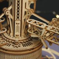 Dřevěný model řídící věže