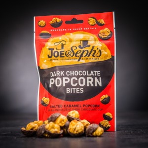 Luxusný karamelový popcorn Joe & Seph 's obalený v horkej čokoláde 63 g