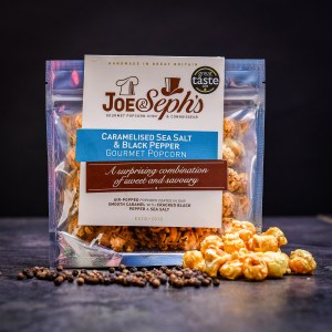 3× Luxusný popcorn Joe & Seph's so skaramelizovanou soľou a čiernym korením 32 g