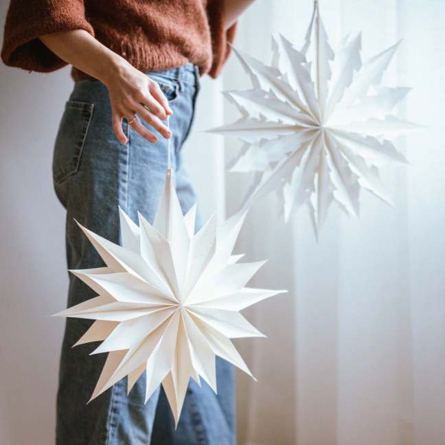 DIY sada na výrobu papierovej hviezdy – biela s leskom