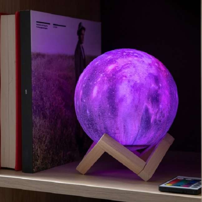 Vesmírna 3D lampa s podstavcom