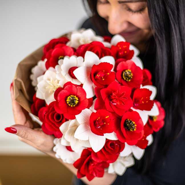 Veľká drevená voňajúca kytica červená