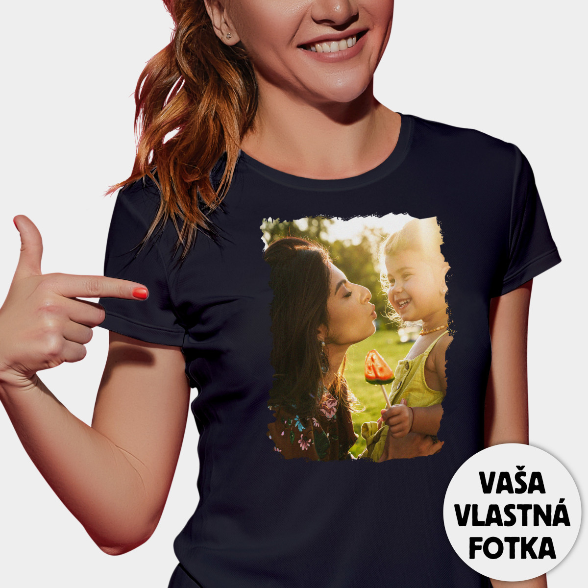 2+1 | Dámske tričko s vlastnou fotografiou | Darček k narodeninám, sviatku, výročiu | Darček pre mužov, ženu | Vtipné tričko | 100% bavlna