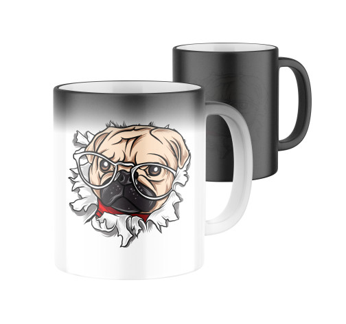 E-shop Magický keramický hrnček s potlačou Mops s okuliarmi