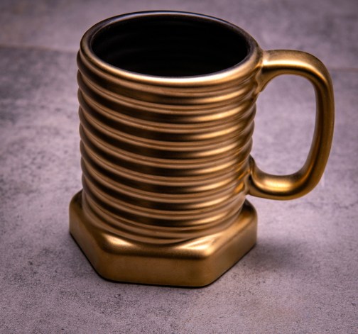 E-shop Hrnček pre kutila v tvare šróbu 380 ml - Zlatý
